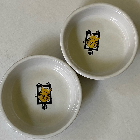 Cat Dish Set 5” Ceramic Tiger Cat 2 Bowls Water Food Signature White Kitties - Picture 7 of 16